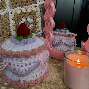 Crochet cake jewlery box